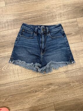 Hollister Ultra High-Rise Mom Short 3" Frayed Hem Shorts